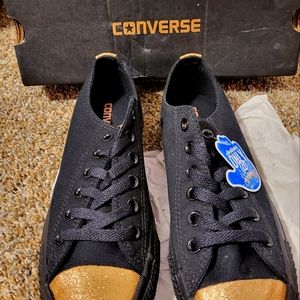 Women's black Converse